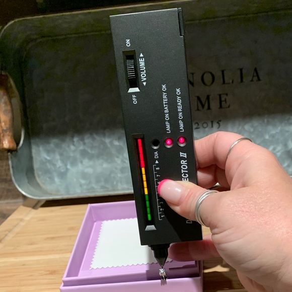 Beautiful 0.6 cttw Moissanite earrings - Picture 6 of 6